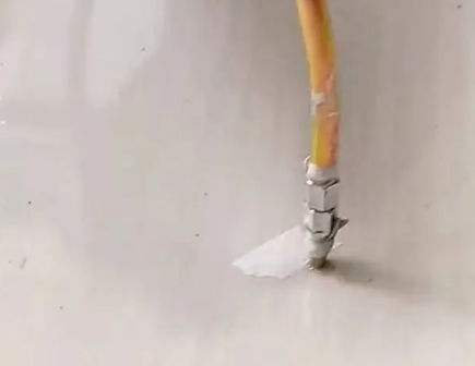 云安瓷砖空鼓维修公司专业解答在瓷砖铺贴过程中，如果使用的砂料过粗（如全部使用了粗砂），可能会导致以下问题